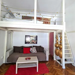  Appartamento Gallery Flat In Party District Ungheria